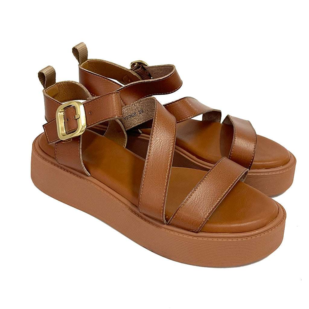ustyle Γυναικεία σανδάλια flatforms με λοξό λουράκι σε ταμπά 20689